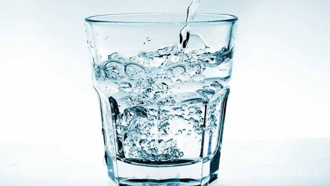 ¿Es beber 8 vasos de agua por día lo mejor para su salud?