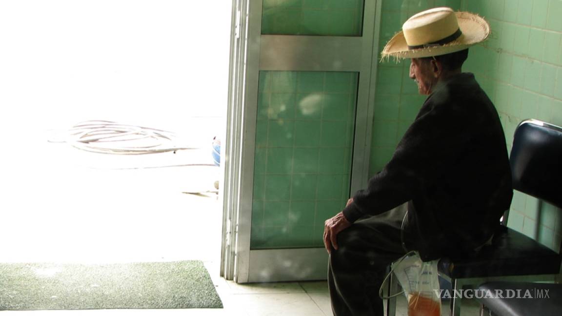 Encuesta revela que la mayoría de mexicanos ve a los ancianos como una carga