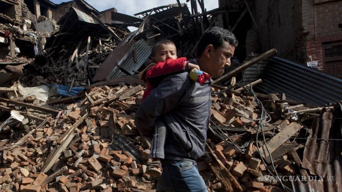 Nuevo terremoto de magnitud 7.3 sacude a Nepal