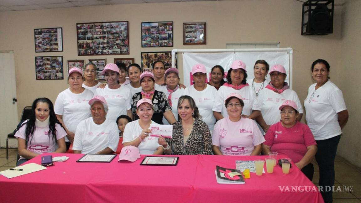 Entrega DIF Sabinas apoyo a fundación que promueve la lucha contra el cáncer