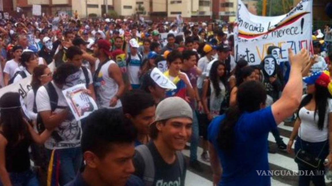Estudiantes venezolanos marchan contra &quot;el desastre&quot; de Maduro