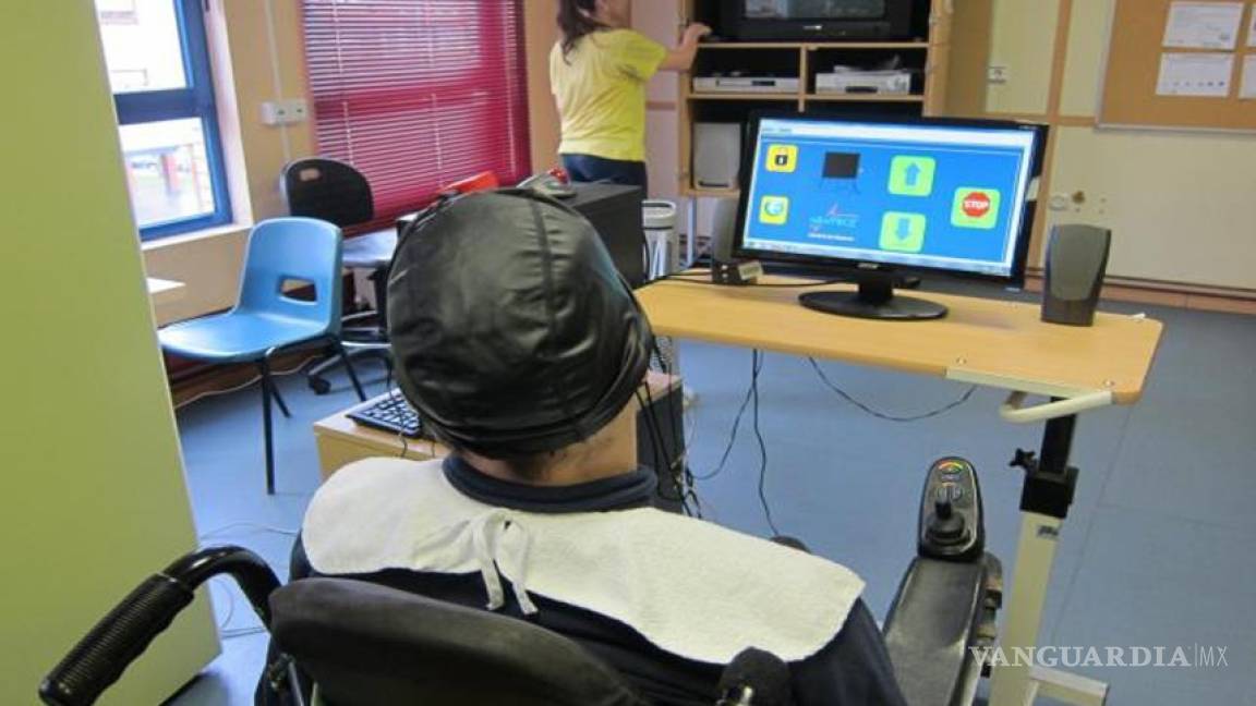 Dispositivo permite a personas con parálisis cerebral usar Internet