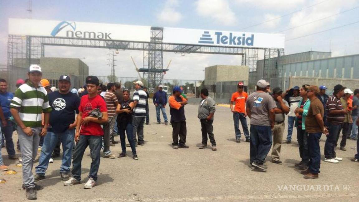 Porros y golpeadores agreden a trabajadores de Teksid Hierro de México