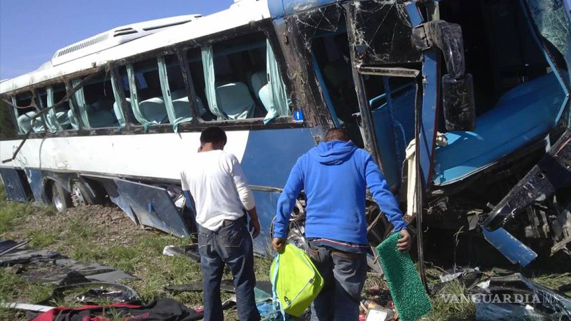 Vuelca autobús turístico en Durango; hay 8 lesionados
