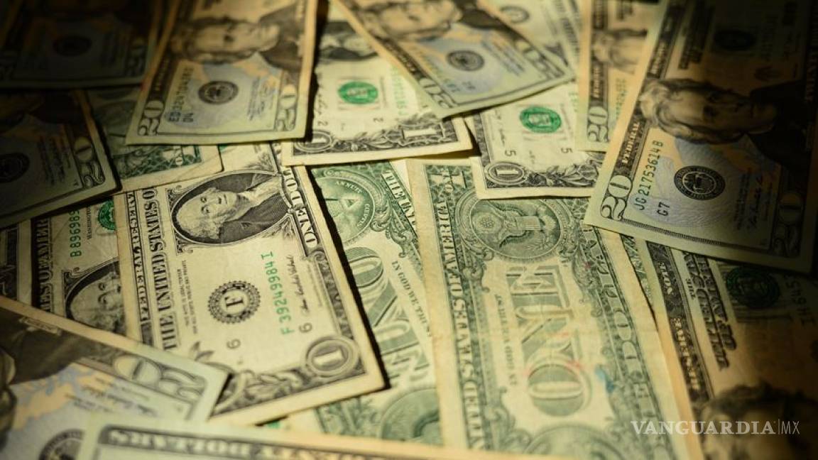 Dólar sube cinco centavos al cierre, cotiza en 15.55 pesos en bancos del DF