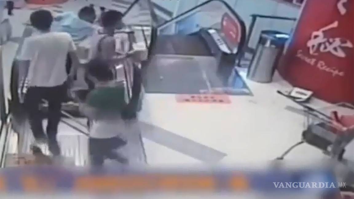 Otro accidente de escaleras eléctricas en China; hombre pierde una pierna