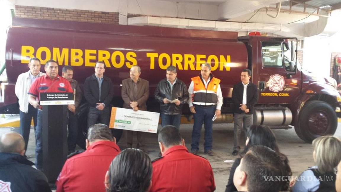 Entrega Riquelme recursos al Cuerpo de Bomberos de Torreón
