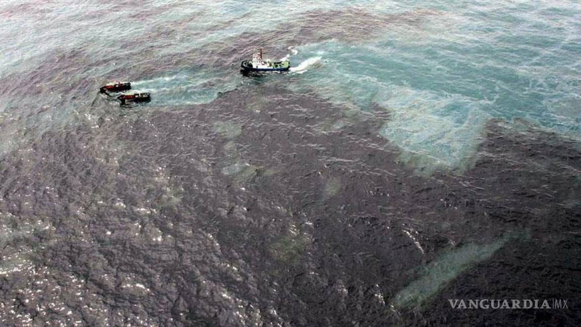 Derrame petrolero contamina costas de Tailandia