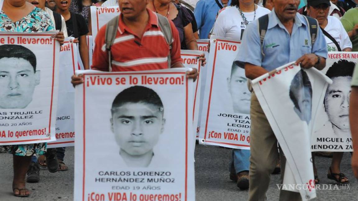Director de Ayotzinapa intentó sobornar a padres de normalistas para que desistieran