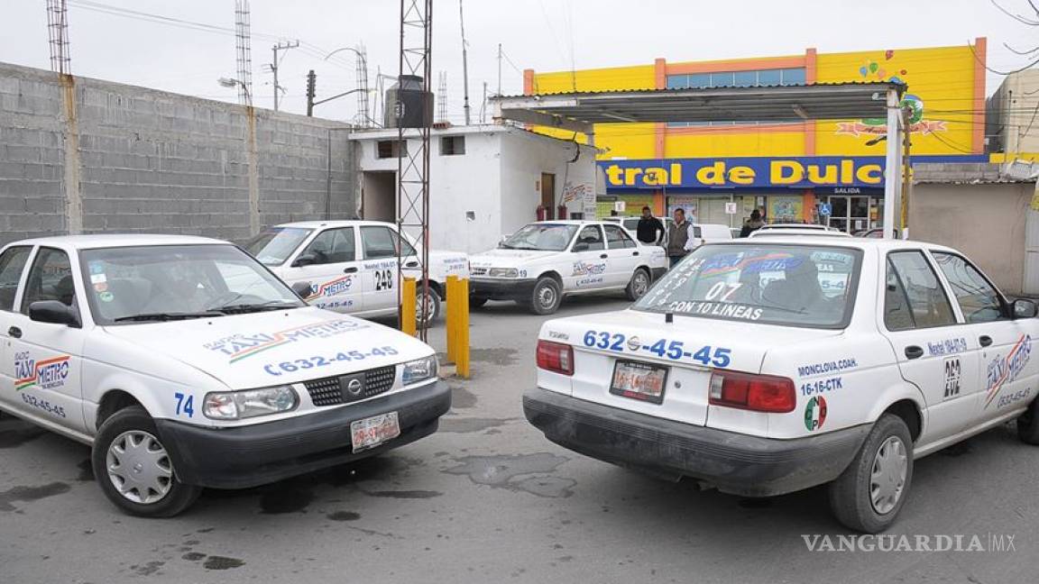 Unidades de taxi se blindan contra la delincuencia en Monclova