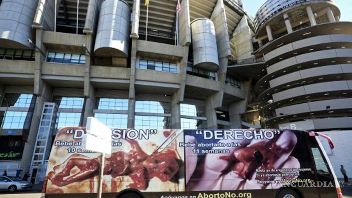 Autobús con fotos de fetos ensangrentadas recorre Madrid