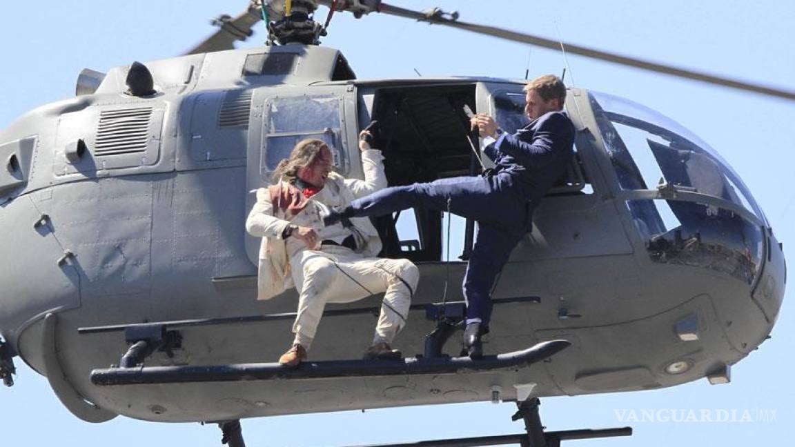 Equipo de James Bond armó escándalo en vuelo a México