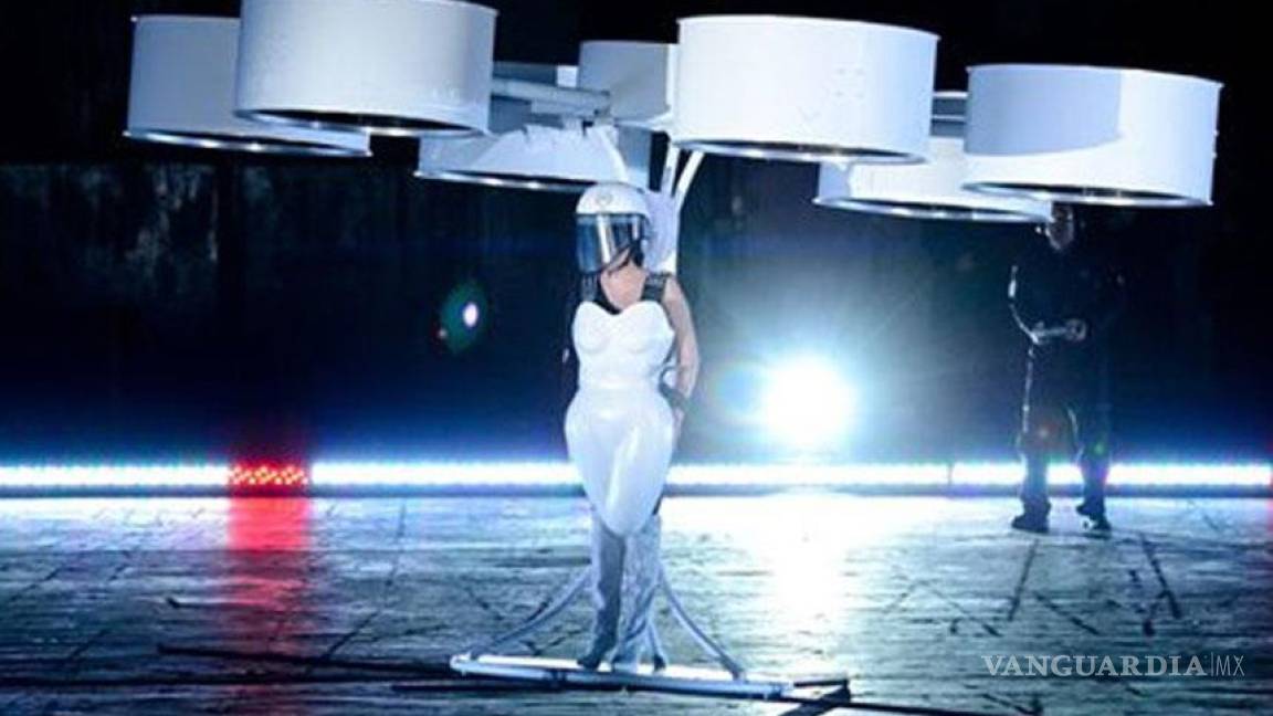 Volantis, el vestido volador de Lady Gaga