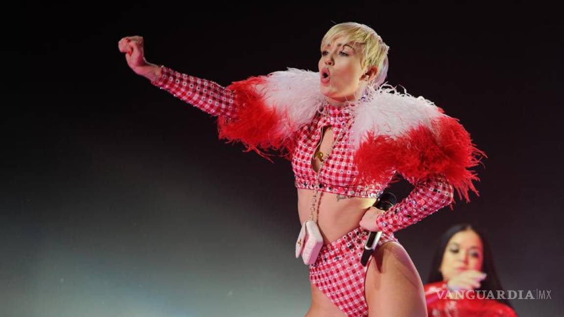 Miley Cyrus aplaza todos sus conciertos en EU a agosto