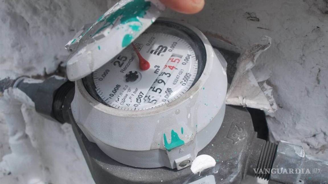 Instalan nuevos medidores de agua en Torreón