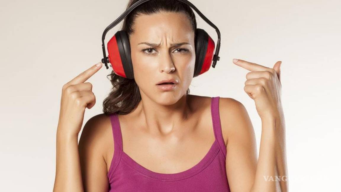 Alto volumen en audífonos puede causar daños irreversibles