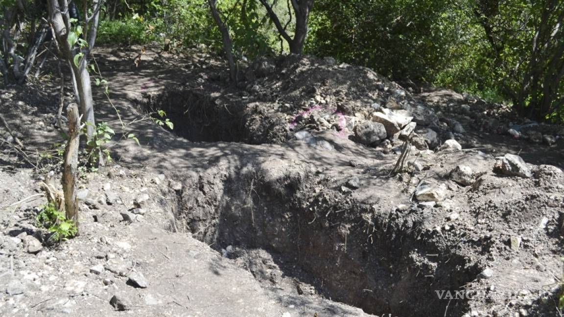 Suman 32 cuerpos exhumados en 51 fosas en Iguala