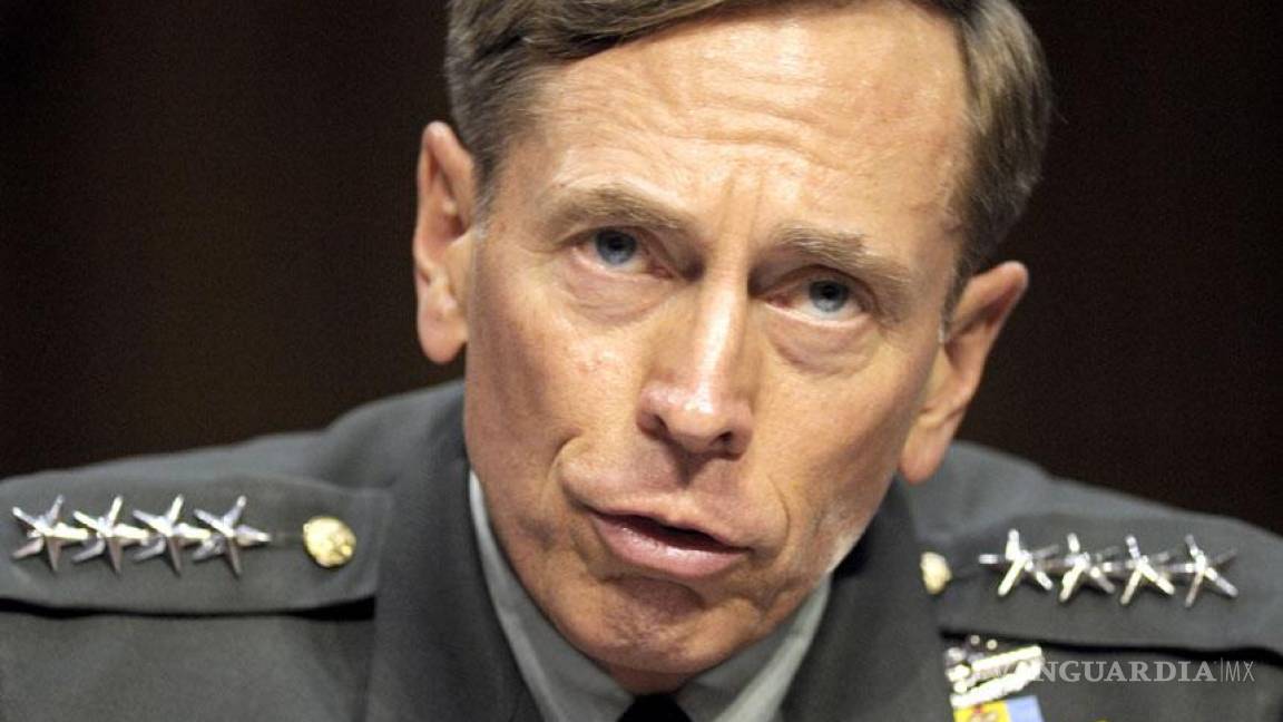 Libertad condicional y multa a exjefe de la CIA Petraeus por filtrar secretos