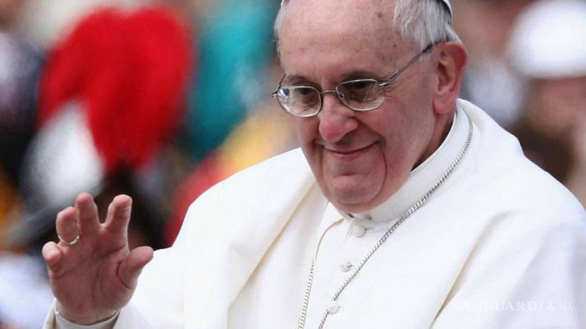 Parejas gays un desafío educativo: El Papa