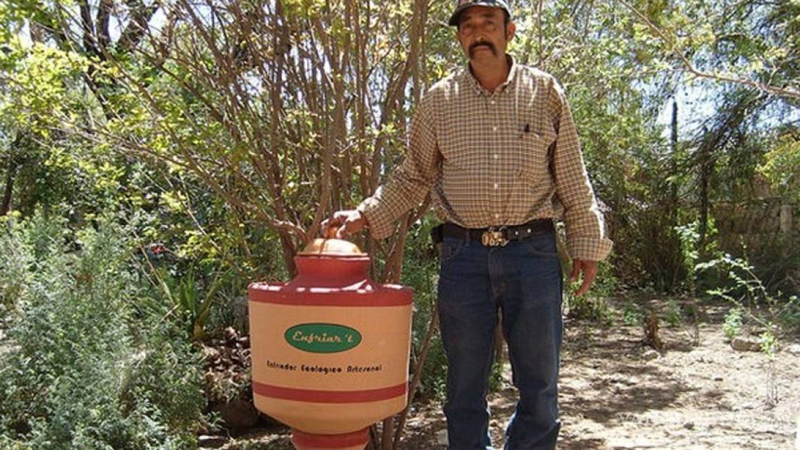 Mexicanos fabrican refrigerador ecológico con barro y materiales pétreos