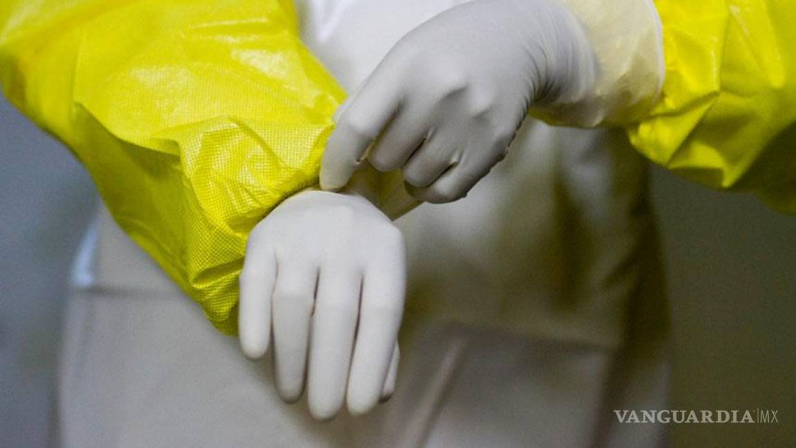 México compra 4 mil 600 trajes especiales para combatir ébola
