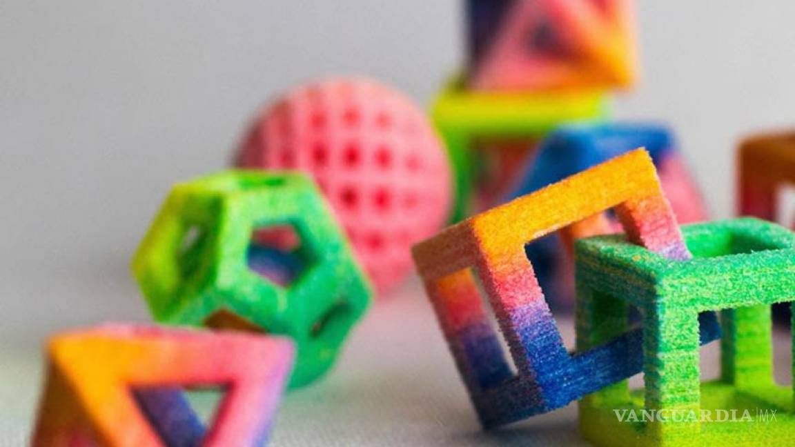 Impresora crea caramelos y collares de chocolate en 3D
