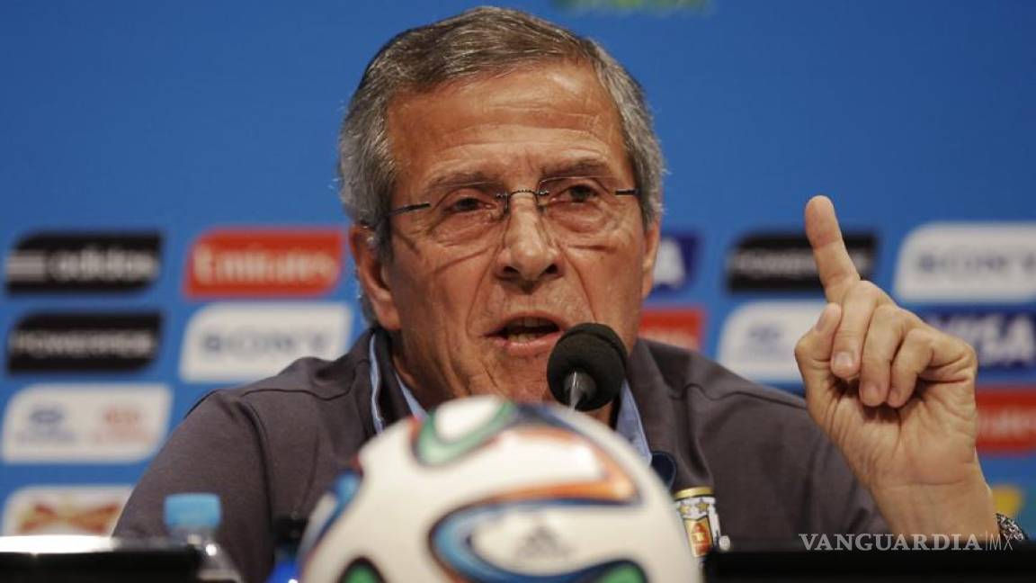 DT de Uruguay renuncia a cargo en la FIFA por castigo a Suárez