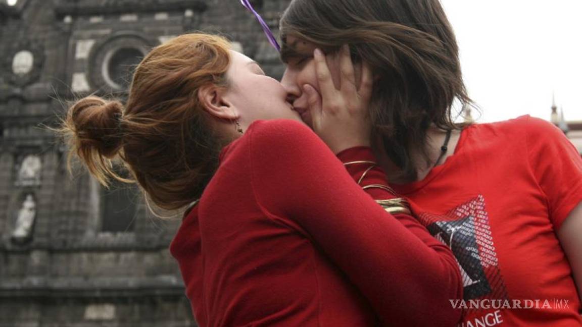 Con besos se manifestarán en contra de la lesbofobia