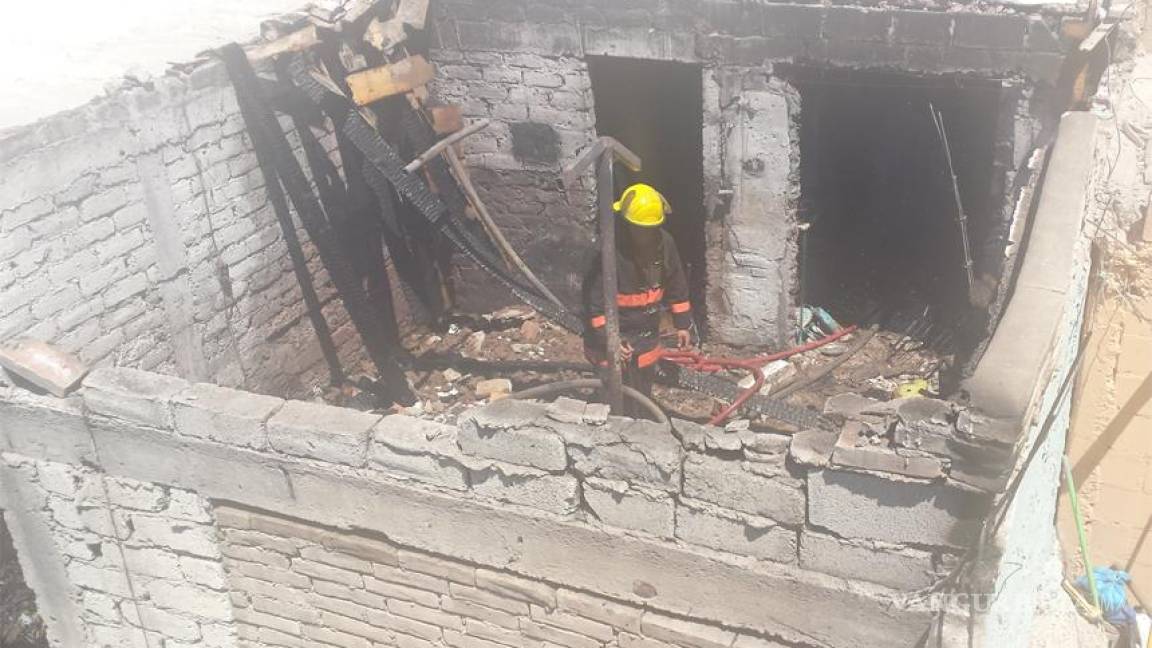 Fuego consume vivienda en Torreón