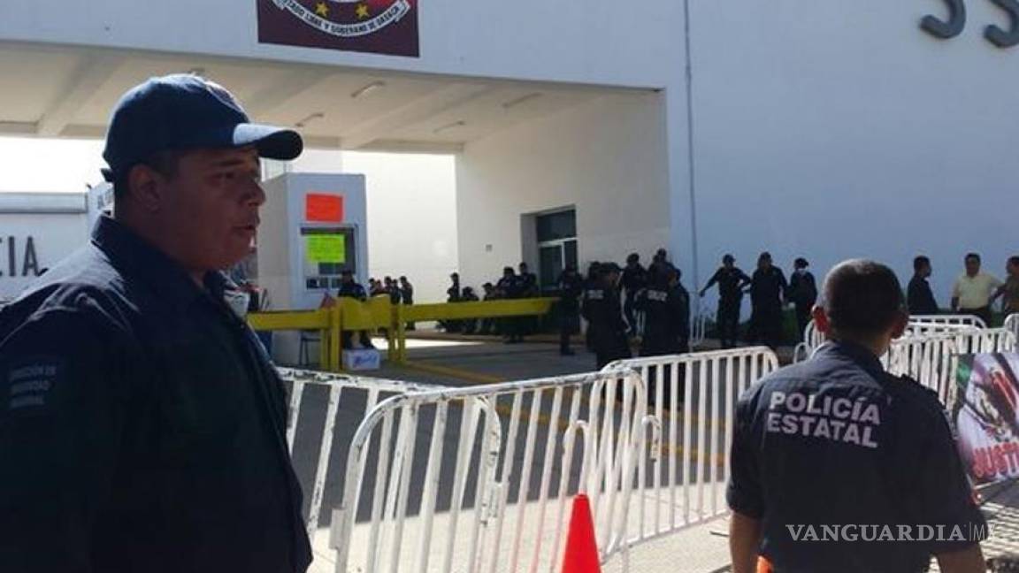 Dan a policías paristas de Oaxaca 24 horas para trabajar o serán despedidos