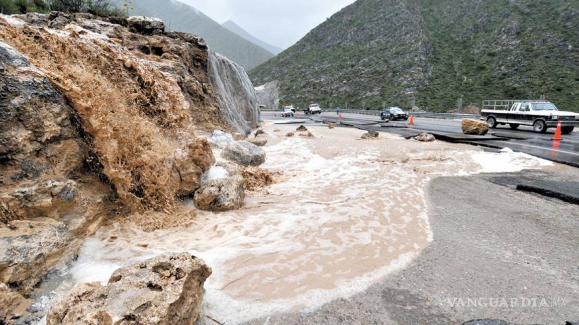 Continúan los problemas en la autopista Saltillo-Monterrey