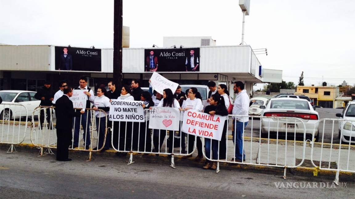 Protestan frente al Congreso de Coahuila contra la legalización del aborto