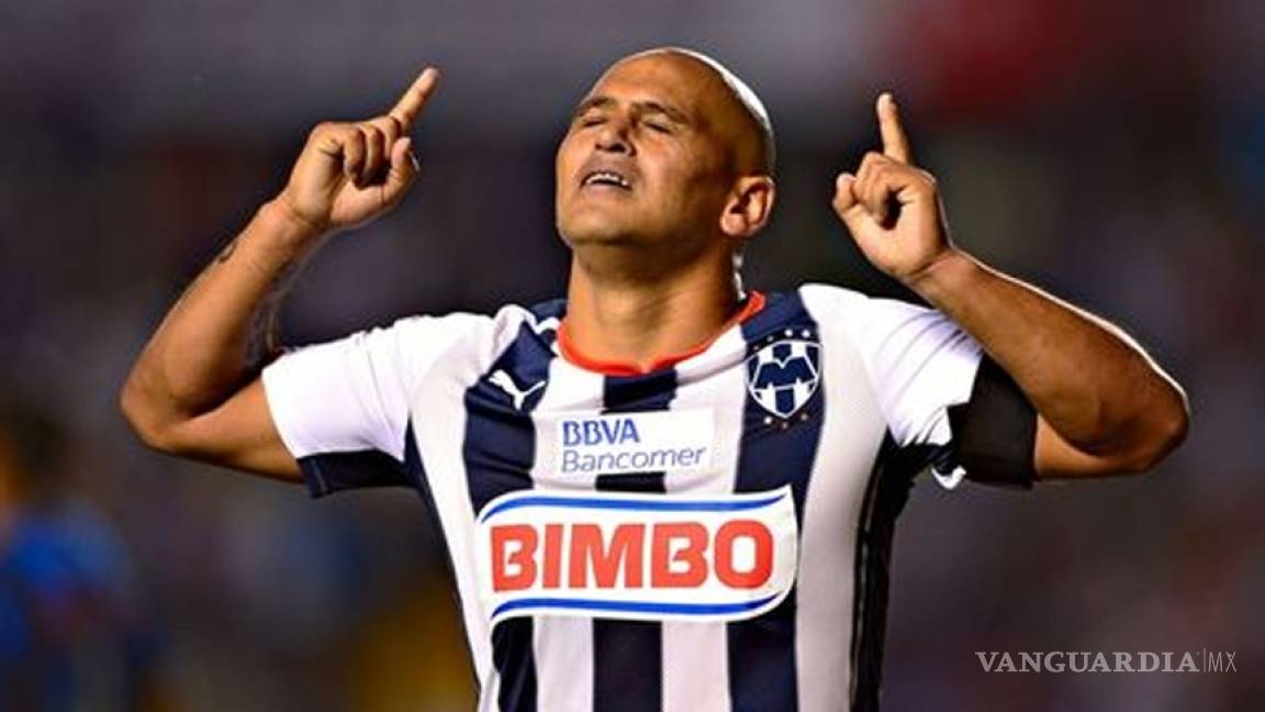 Chupete Suazo se nacionaliza mexicano y podría volver a la Liga MX