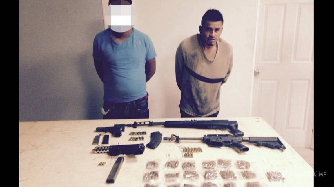 En Torreón detienen a dos armados y con 34 dosis de droga