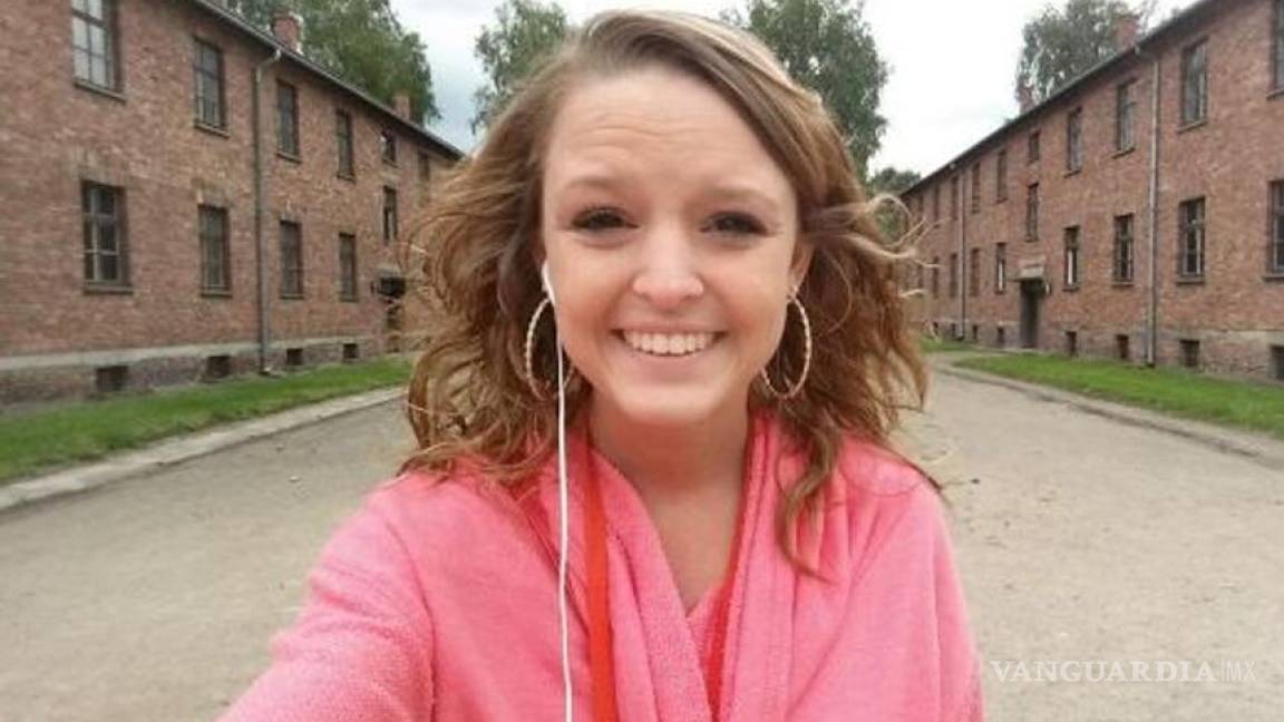 Recibe amenazas de muerte joven que se tomó 'selfie' en Auschwitz