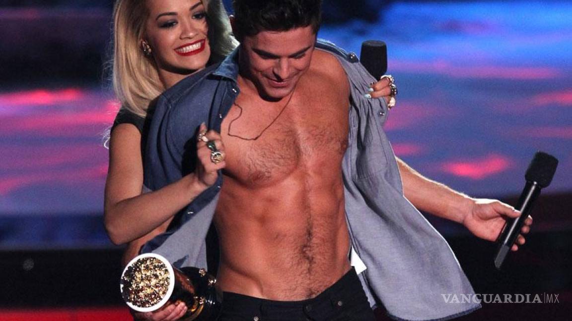 Zac Efron, desnudo para celebrar premio en MTV Movie Awards
