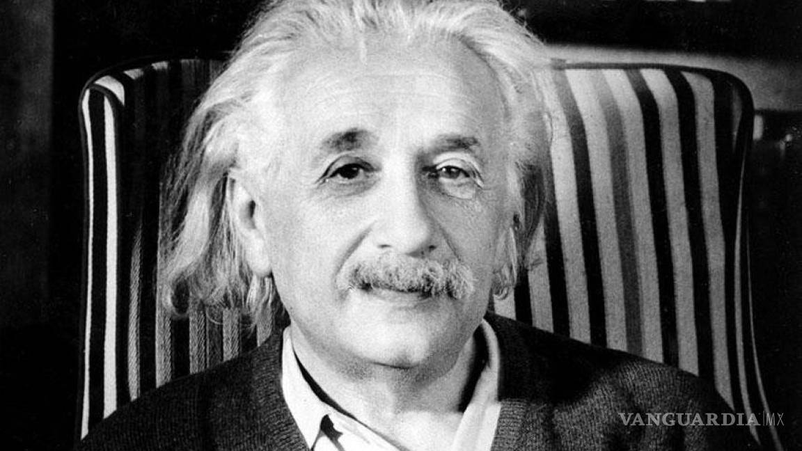 Biblia firmada por Einstein, subastada por 68,500 dólares en Nueva York