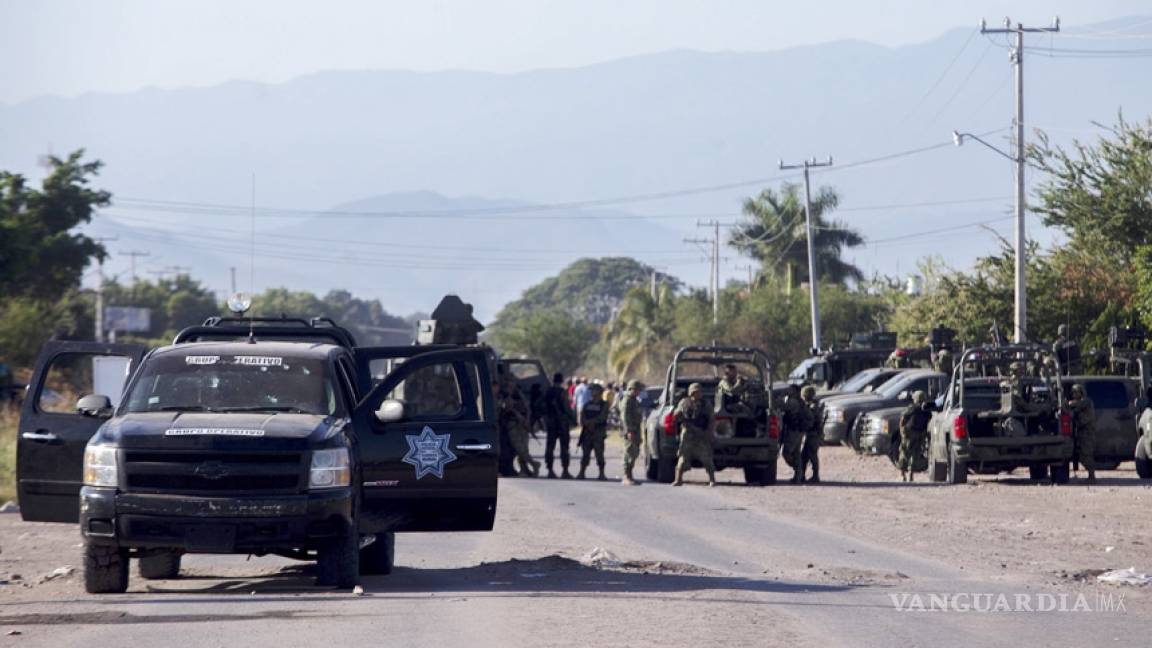 Se enfrentan agentes federales y sicarios en Michoacán; habría 43 muertos