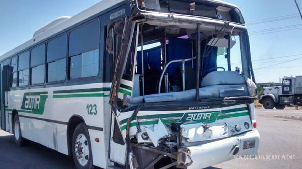 Choque entre camiones deja 18 lesionados en Sabinas