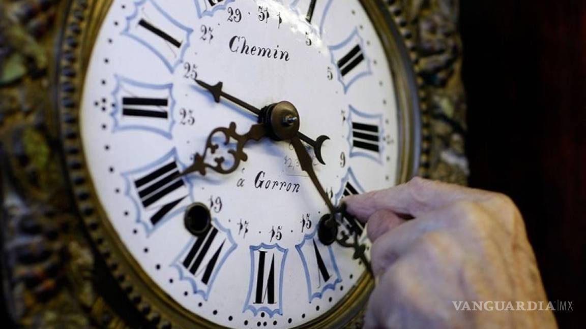 Atrasa tu reloj una hora, termina el horario de verano 2014