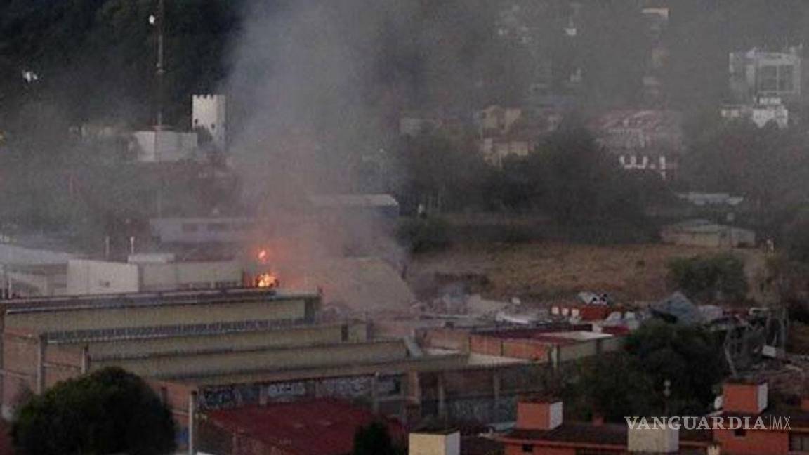 Suman dos muertos tras colapso de hospital por explosión de pipa en Cuajimalpa