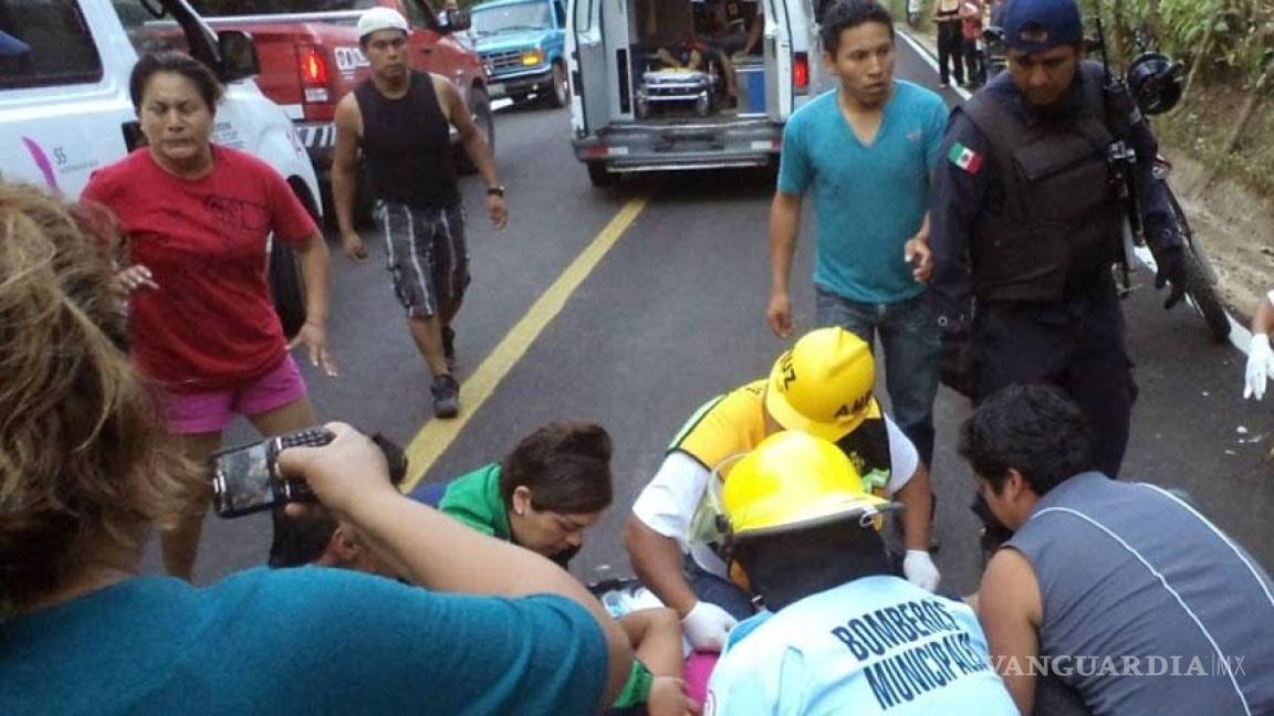 Impacta tráiler a 5 autos en Veracruz; una menor muere