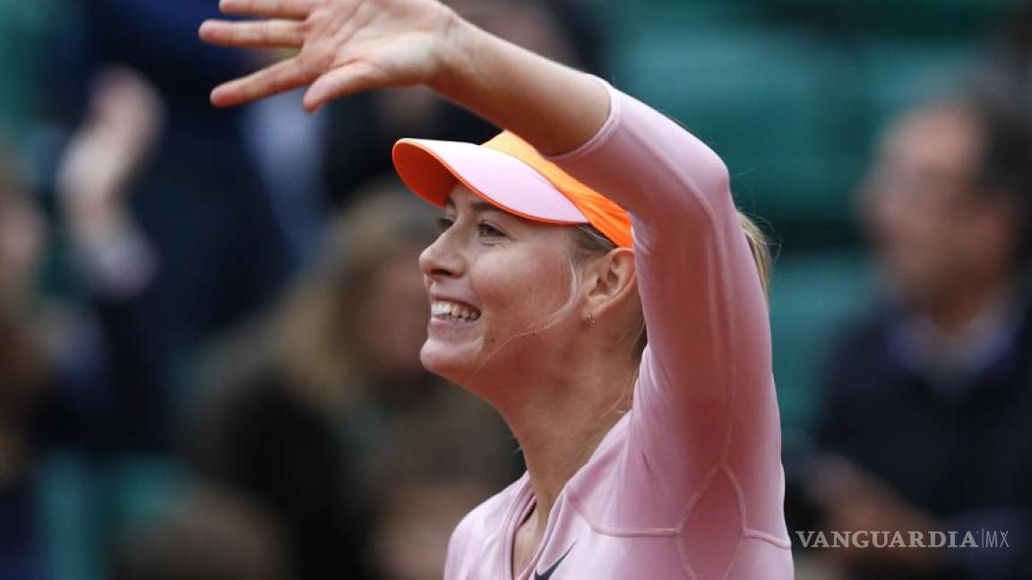 Sharapova remonta y accede a cuartos en Roland Garros