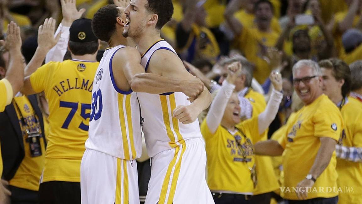 Curry lleva a Warriors a su segunda victoria en la final Oeste