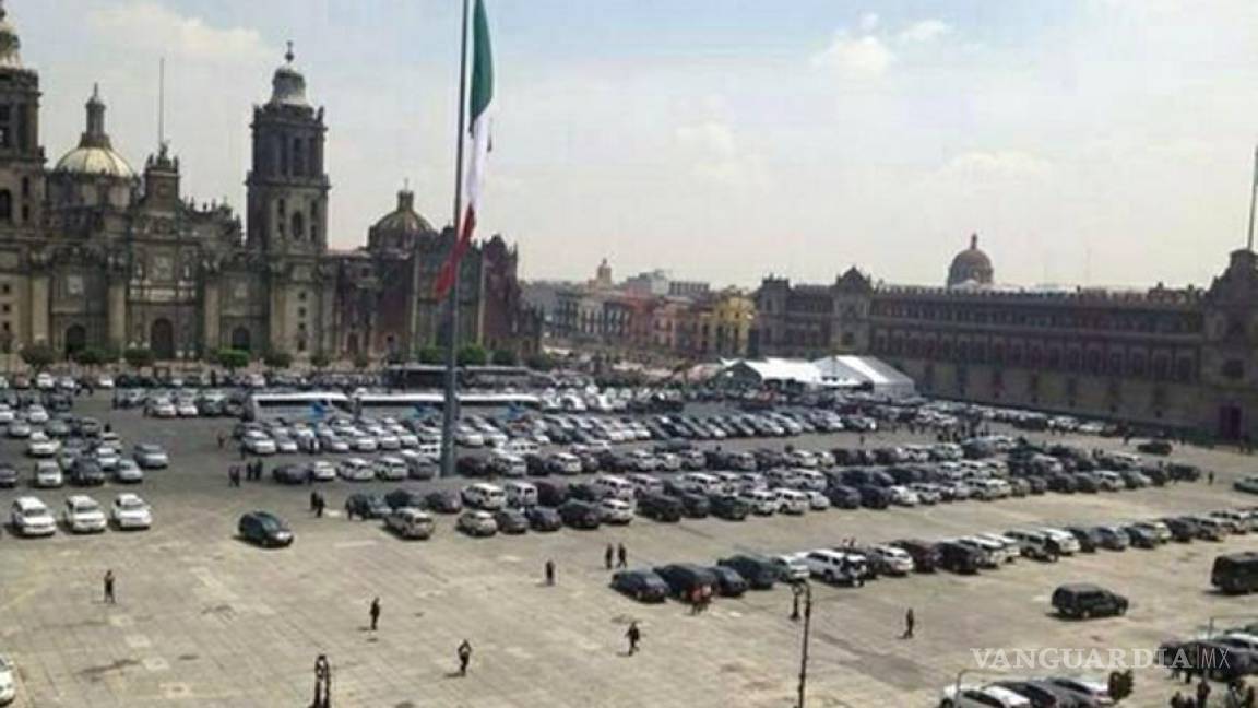 El gobierno de la República pide disculpas por estacionar autos en el Zócalo