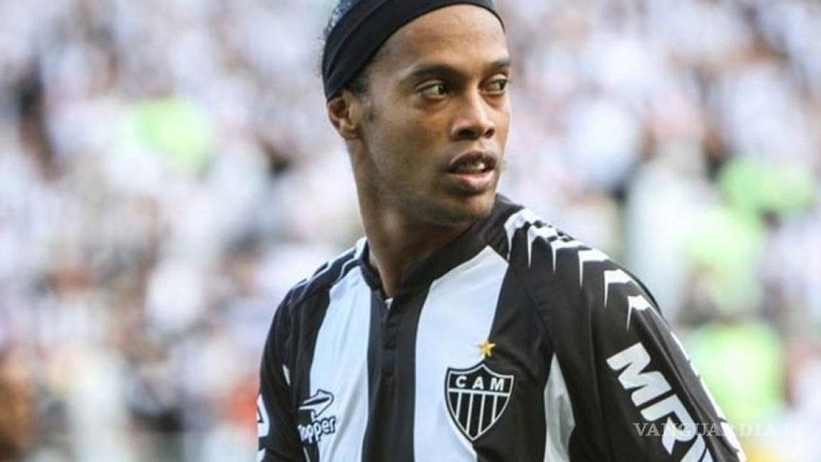 Ronaldinho descarta retirarse y mantiene su futuro en suspenso