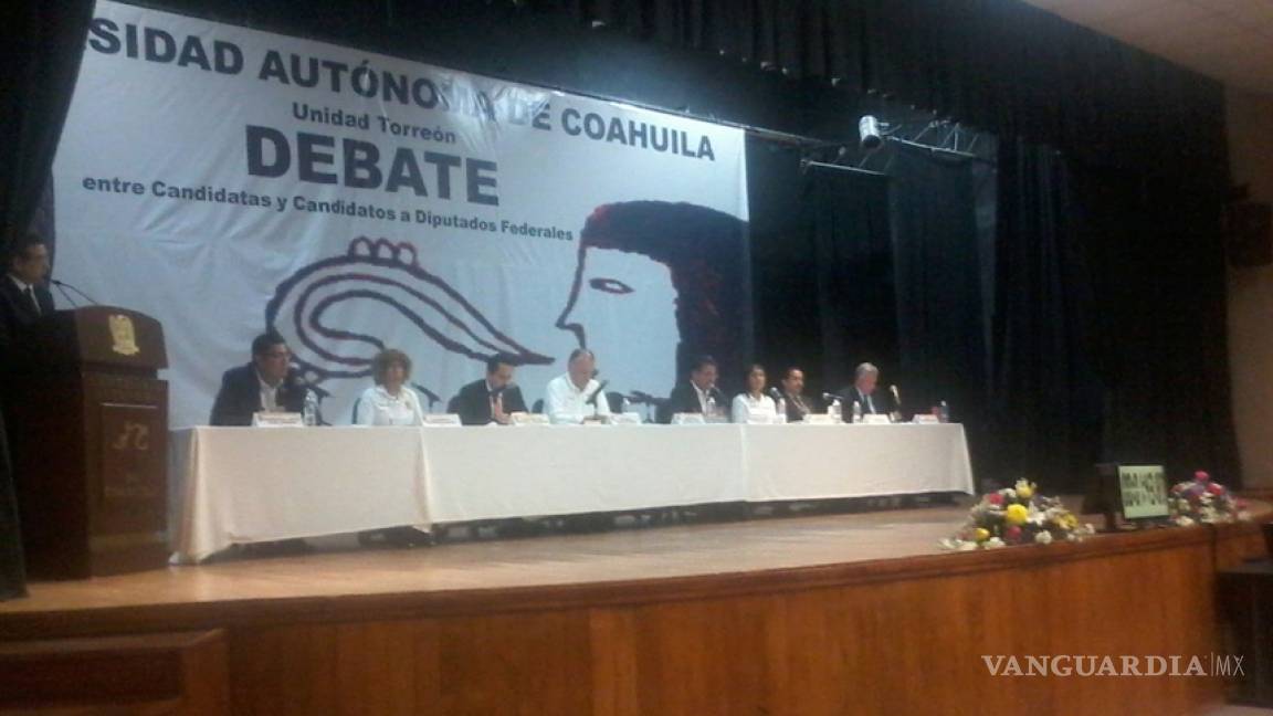 Termina en descalificativos debate de candidatos del distrito 06