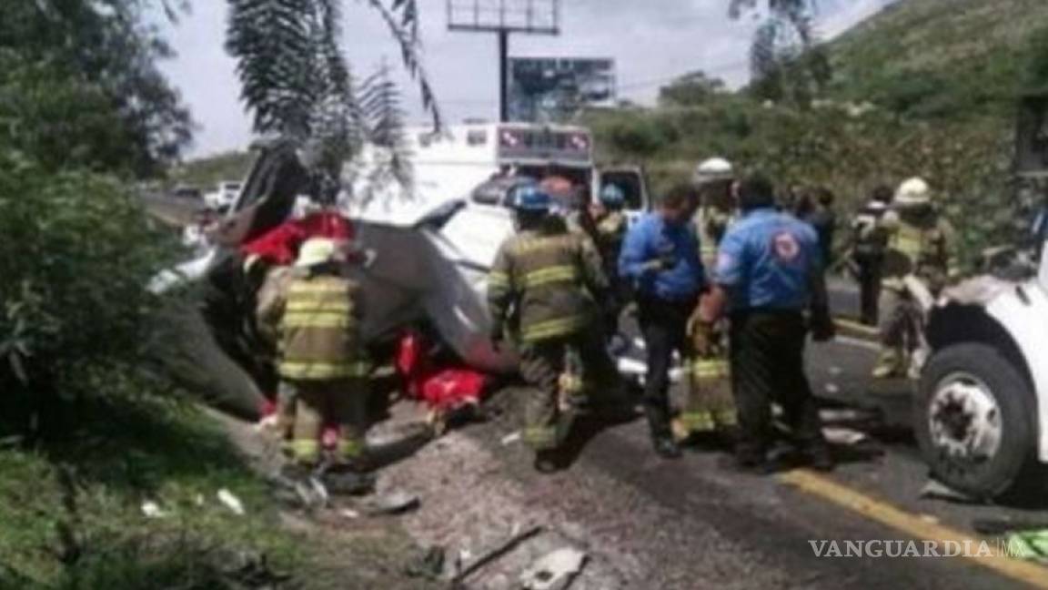 Volcadura de autobús en Montemorelos deja 30 lesionados