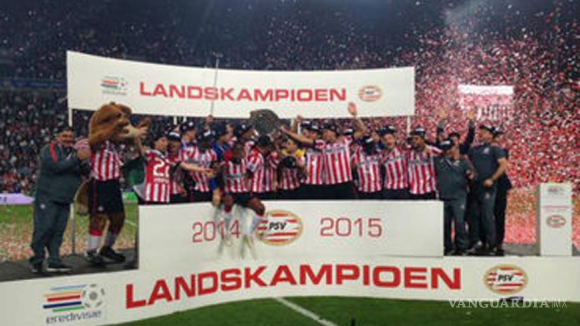 PSV levanta su décima Supercopa de Holanda; Guardado falla un penal