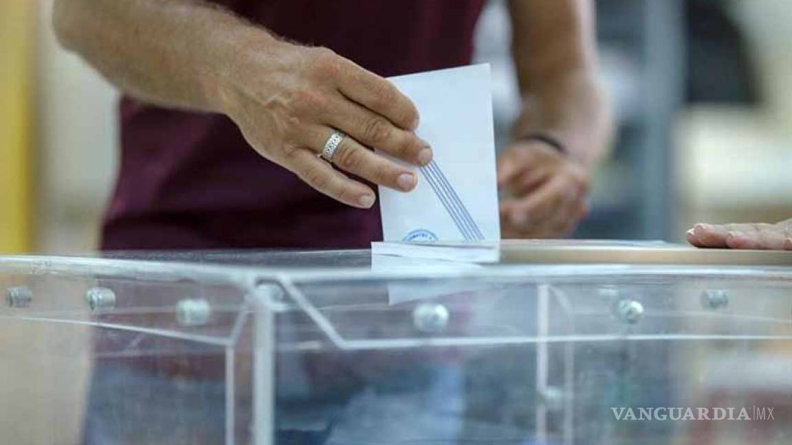 Votan en Grecia referéndum histórico